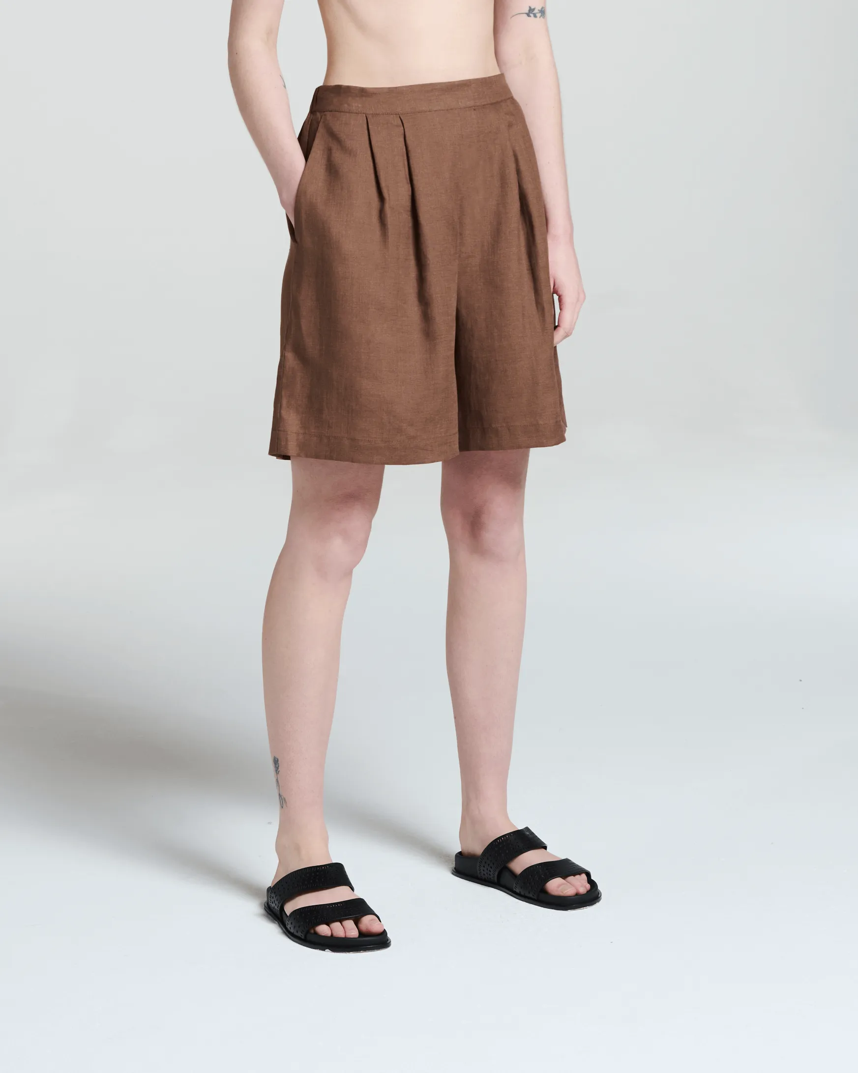 Carros Short Sepia Linen