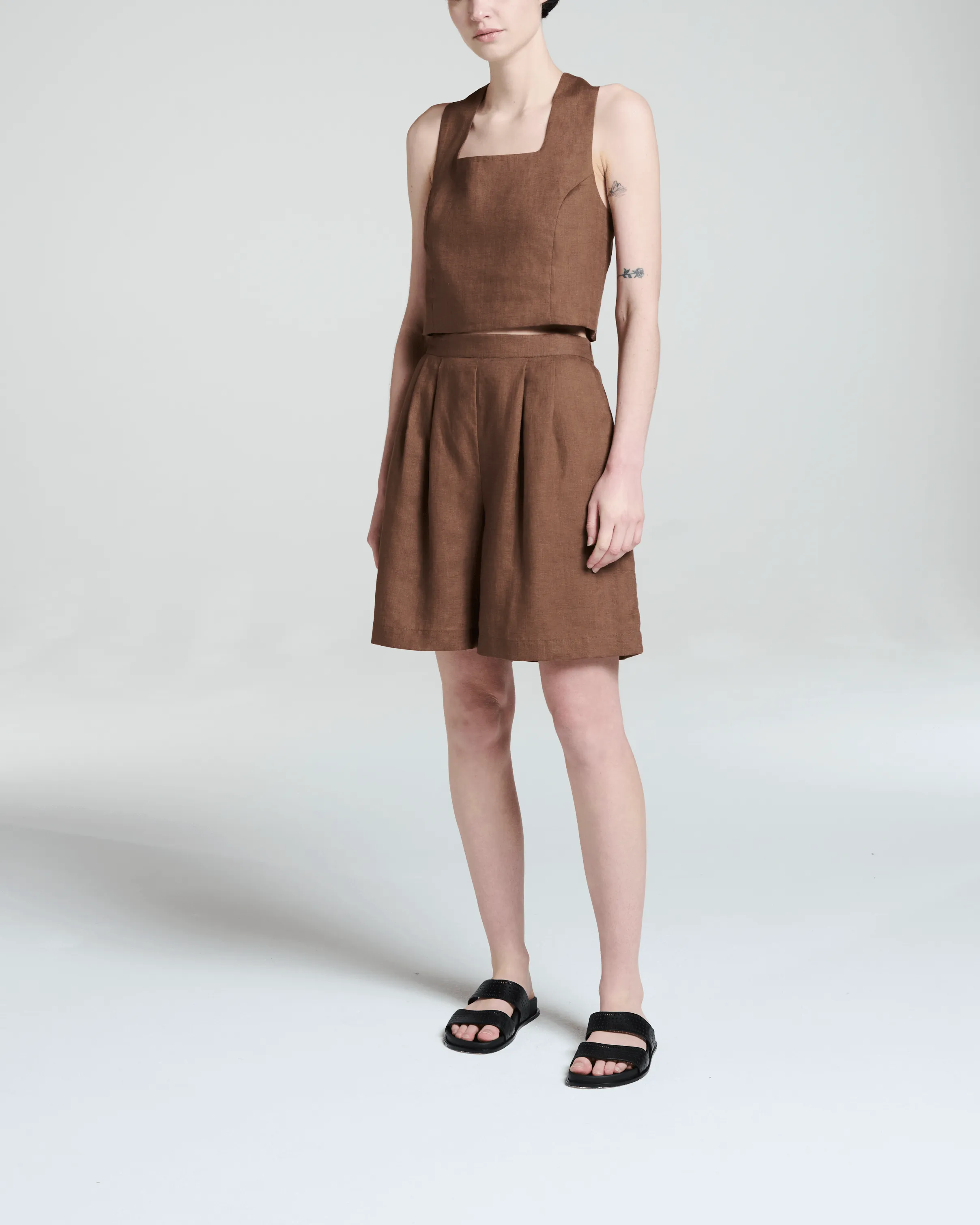 Carros Short Sepia Linen